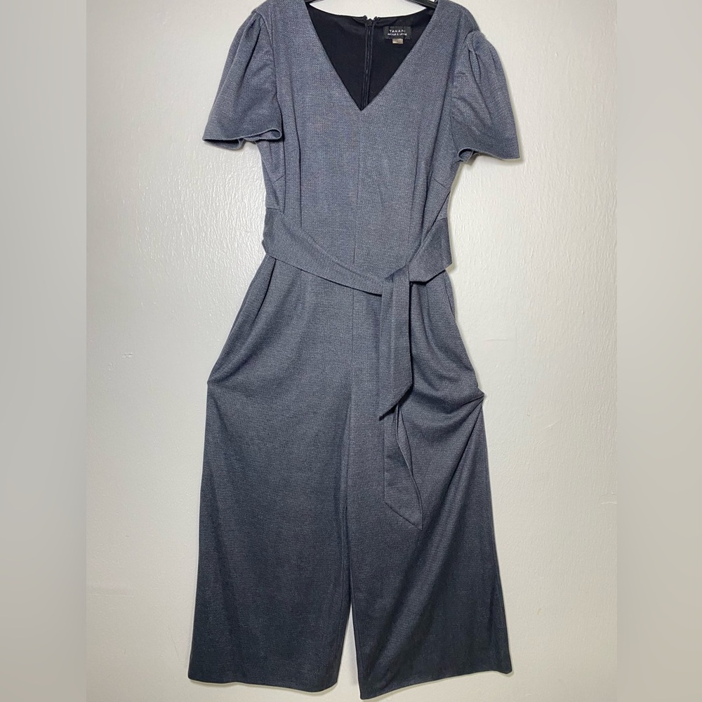 Wonderful Tahari grey